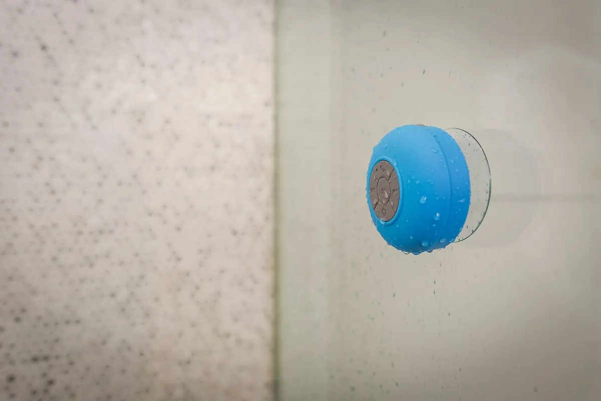 Cold Showers vs Warm Baths for Relaxation: A Practical Comparison